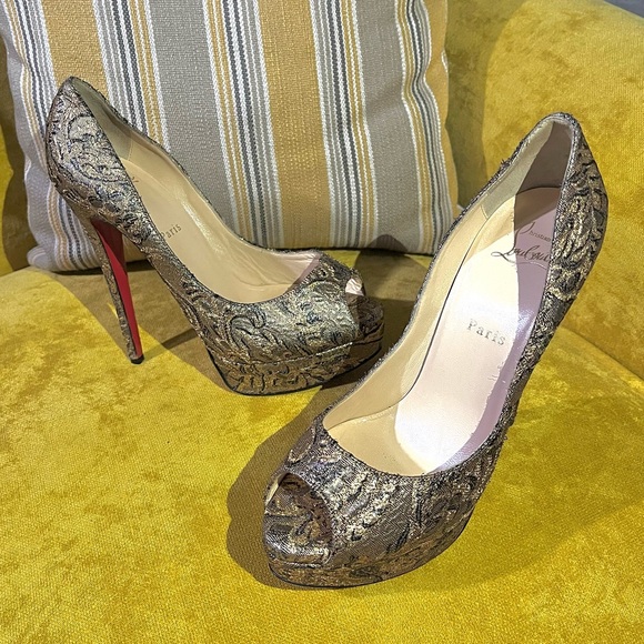 Christian Louboutin Brocade Pumps. - Picture 2 of 14